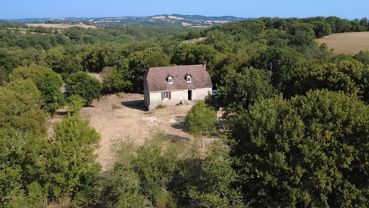 Maison en pierre à rénover sur 4,8 hectares