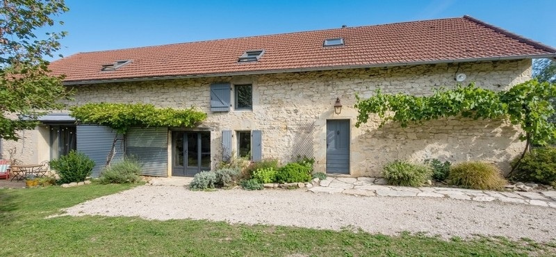 Ancienne grange restaurée avec piscine